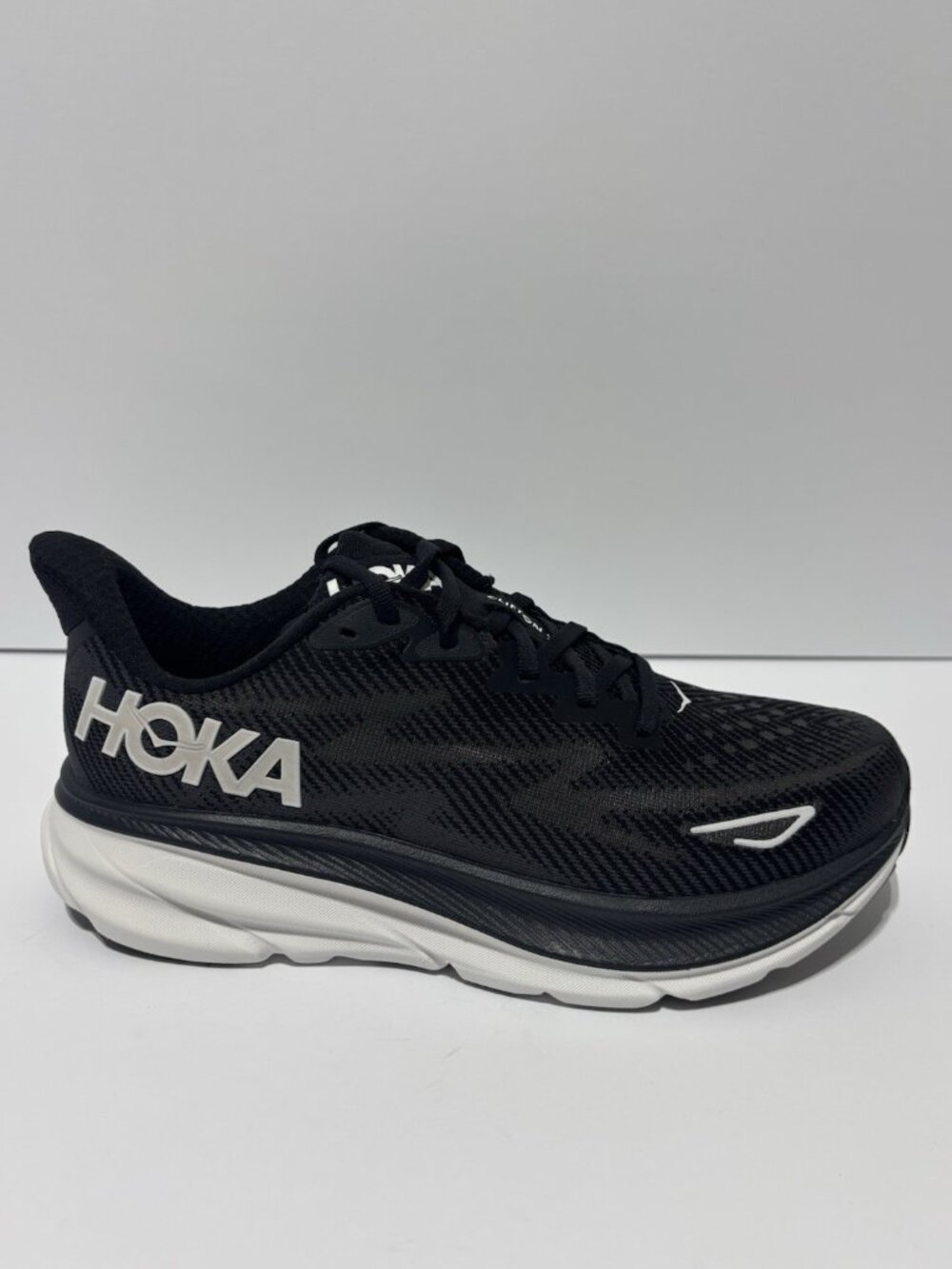 Hoka One One Men’s Clifton 9 Black Running Shoes, Size 7.5 M